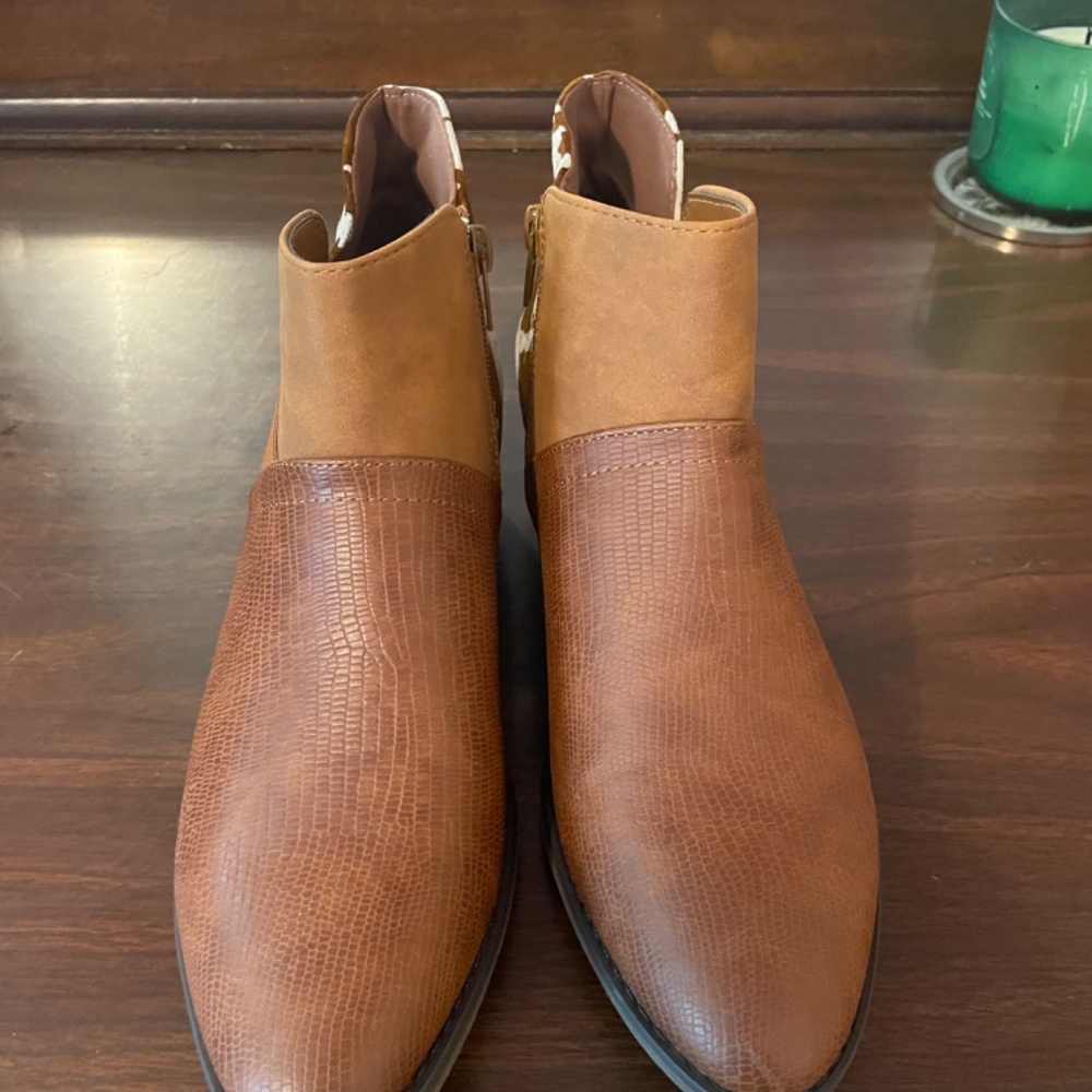 Boots - Picture 3 of 3